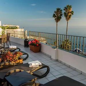 https://apartamentos-plaza-cavana-5-nerja.1costadelsol.com
