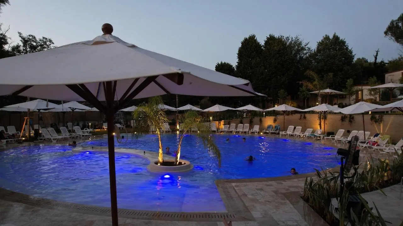 **** Campeggio Flaminio Village Bungalow Park Roma Italia