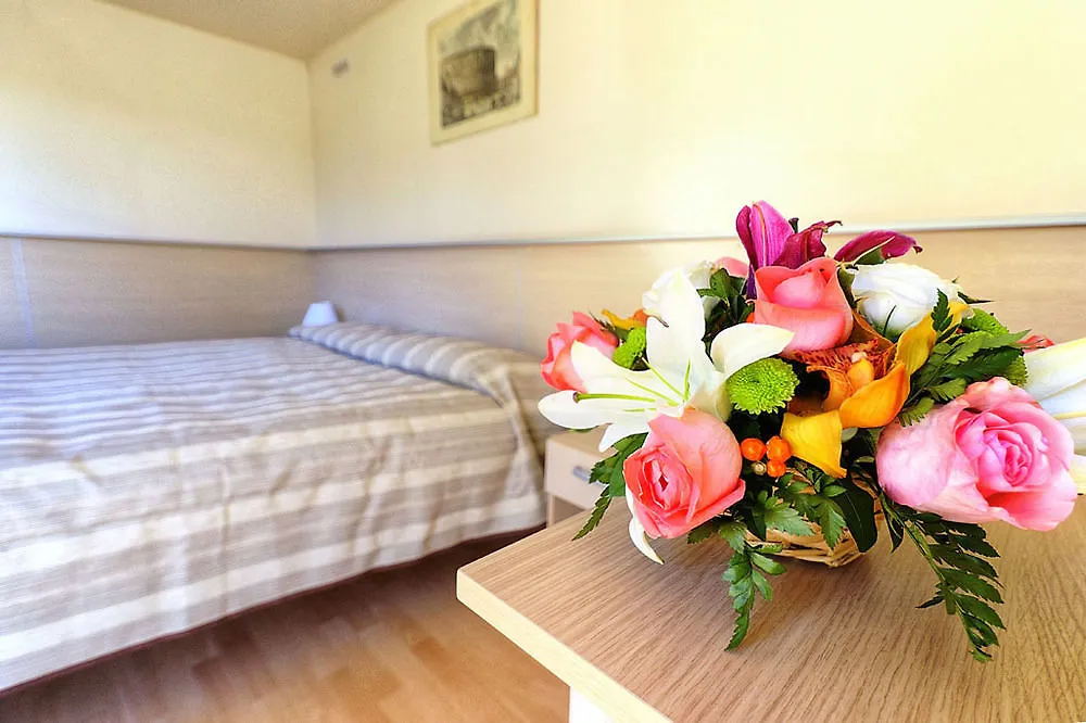 **** Campeggio Flaminio Village Bungalow Park Roma Italia